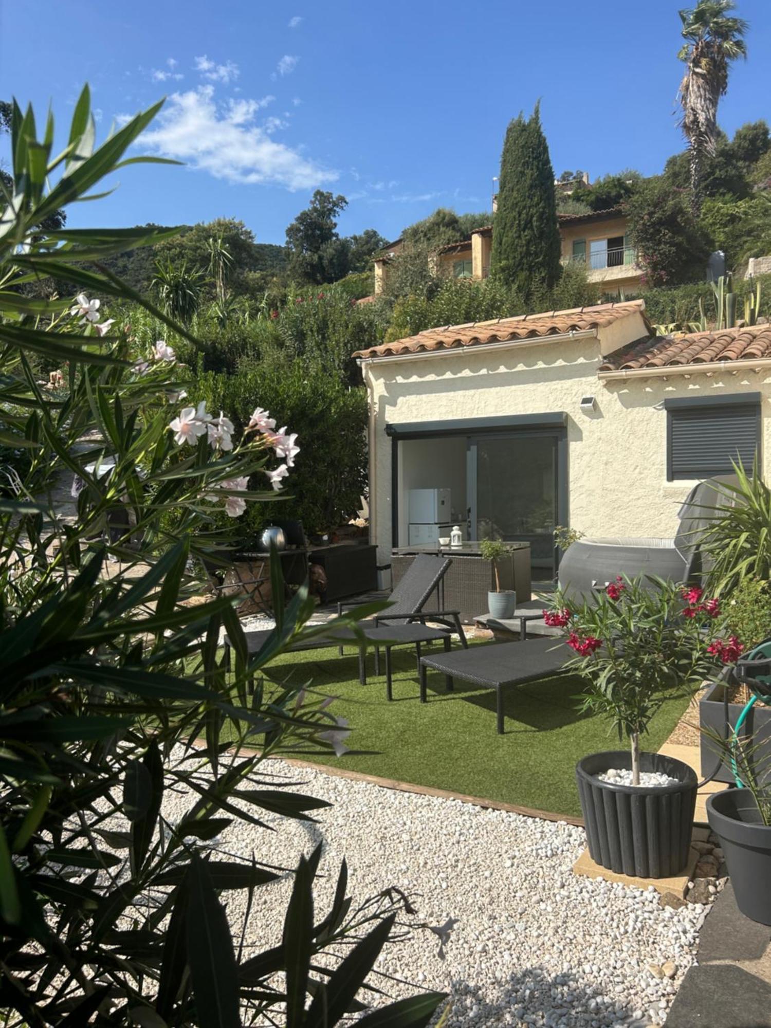 Belle Chambre Privee Avec Le Jardin Privatif Et Le Jacuzzi Cavalaire-sur-Mer Dış mekan fotoğraf