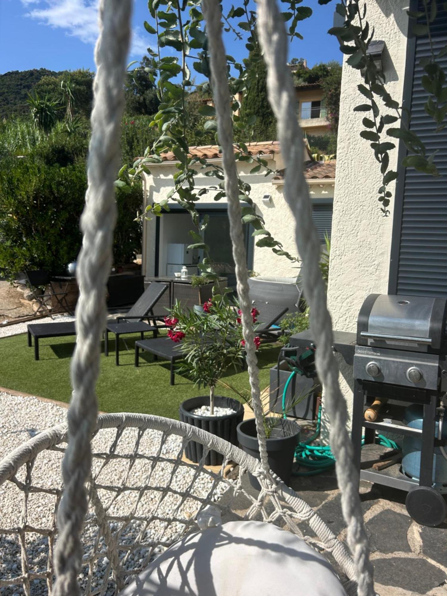 Belle Chambre Privee Avec Le Jardin Privatif Et Le Jacuzzi Cavalaire-sur-Mer Dış mekan fotoğraf